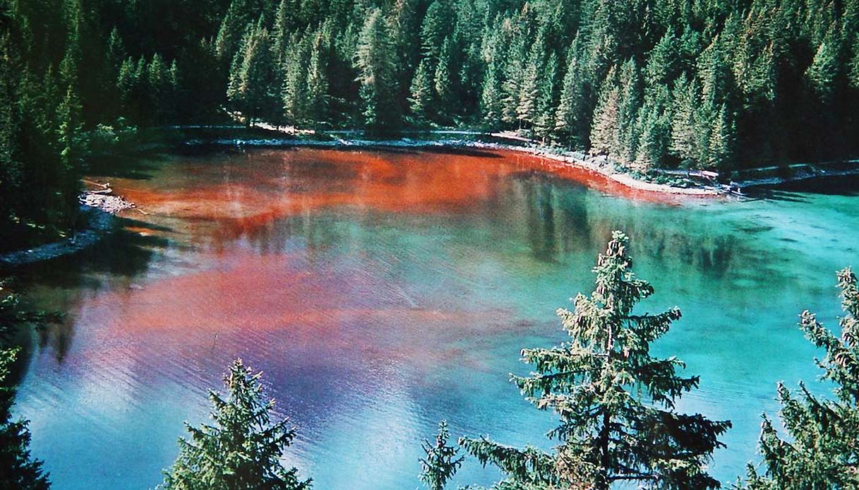 Lago di Tovel in versione rossa