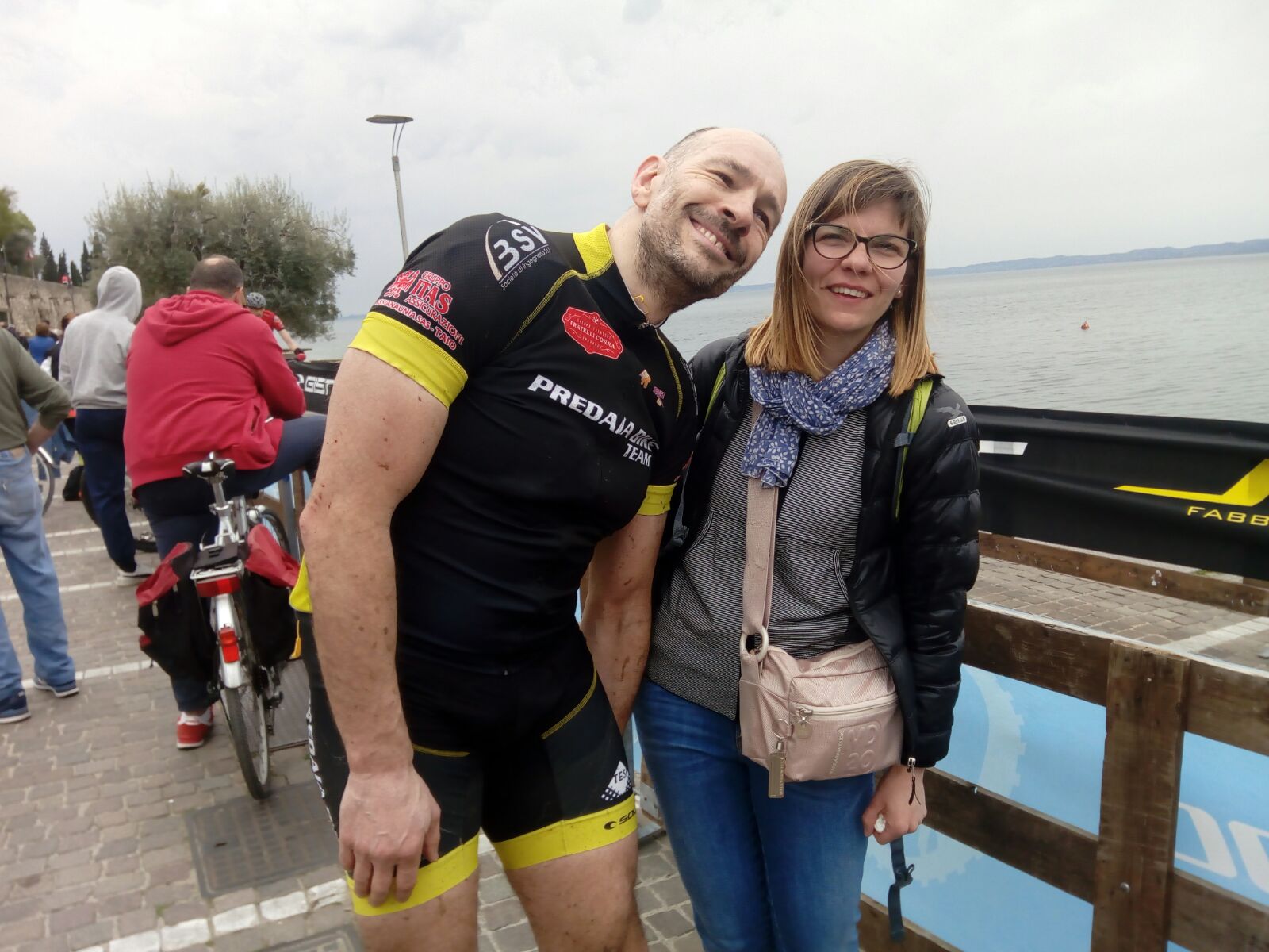 Mirko ed Elisa sorridenti al termine di una gara di mountain bike della scorsa stagione (foto Predaia Bike Team)