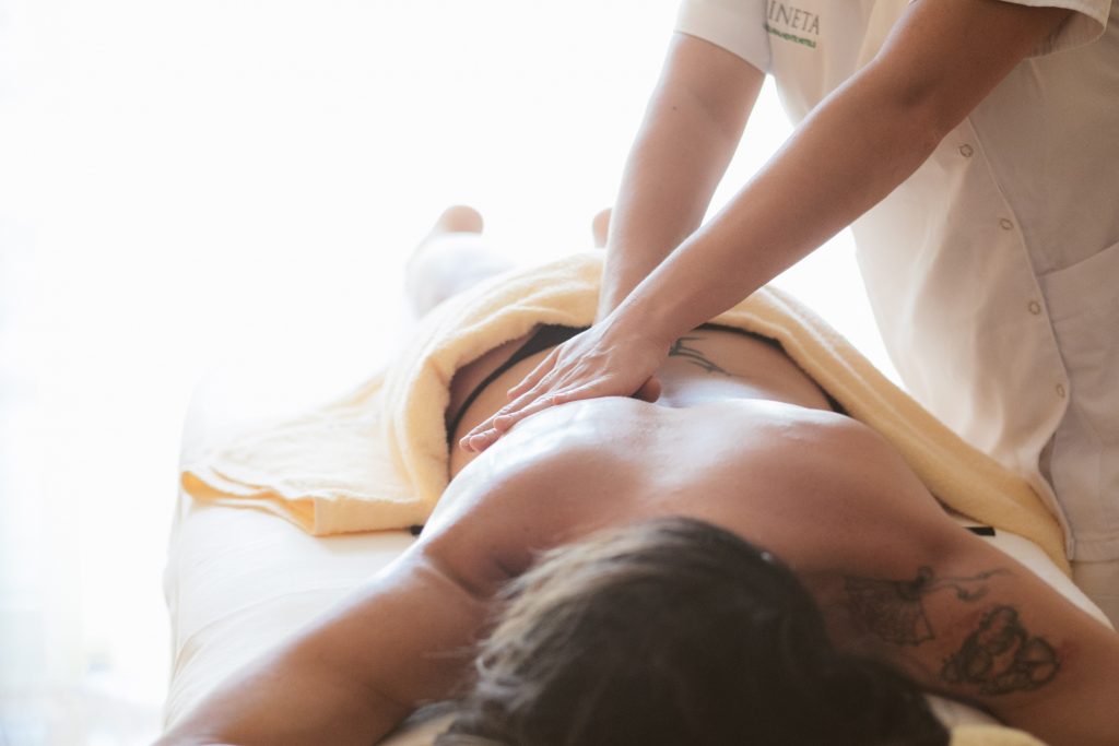 Trattamento-Massaggio-lei-trattamento-deluxe-PINETA_nature-SPA