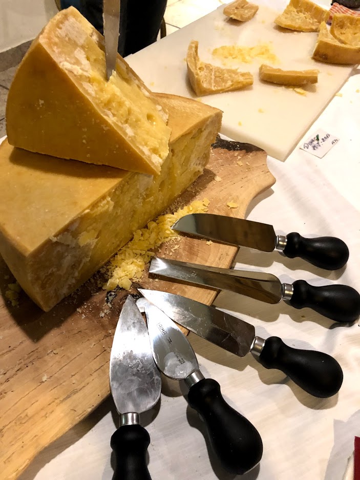 taglio formaggio coltelli