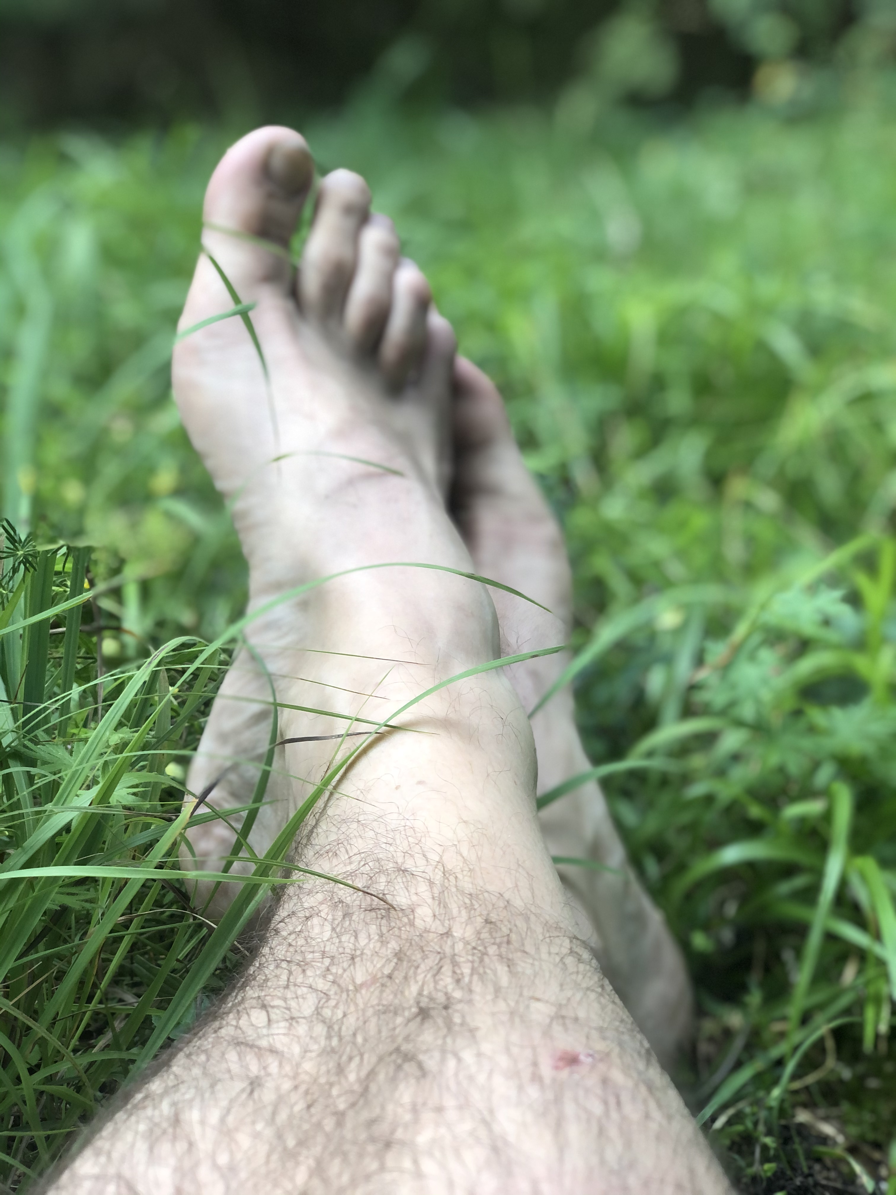 piedi nudi nicola-barefoot-pineta-nature-spa