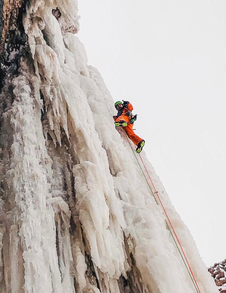 cascata di ghiaccio-guda alpina-trentino