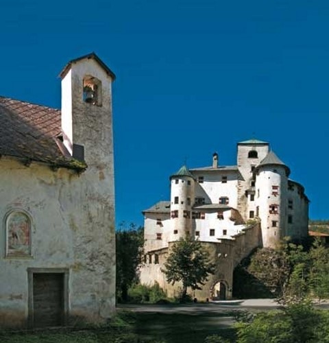 castel-bragher-cappella-esterno-chiesa